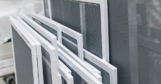 Москитные сетки на пластиковые окна Топки купить по цене от 942 руб.